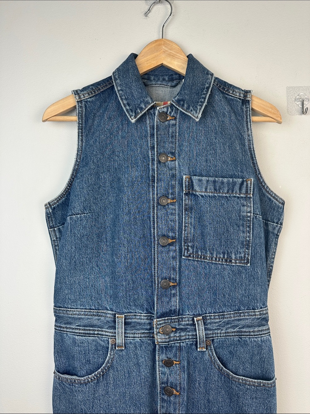 NEW Levi’s Blue Denim Jumpsuit Small Sleeveless Cotton Pockets Relaxed Casual - Picture 3 of 16